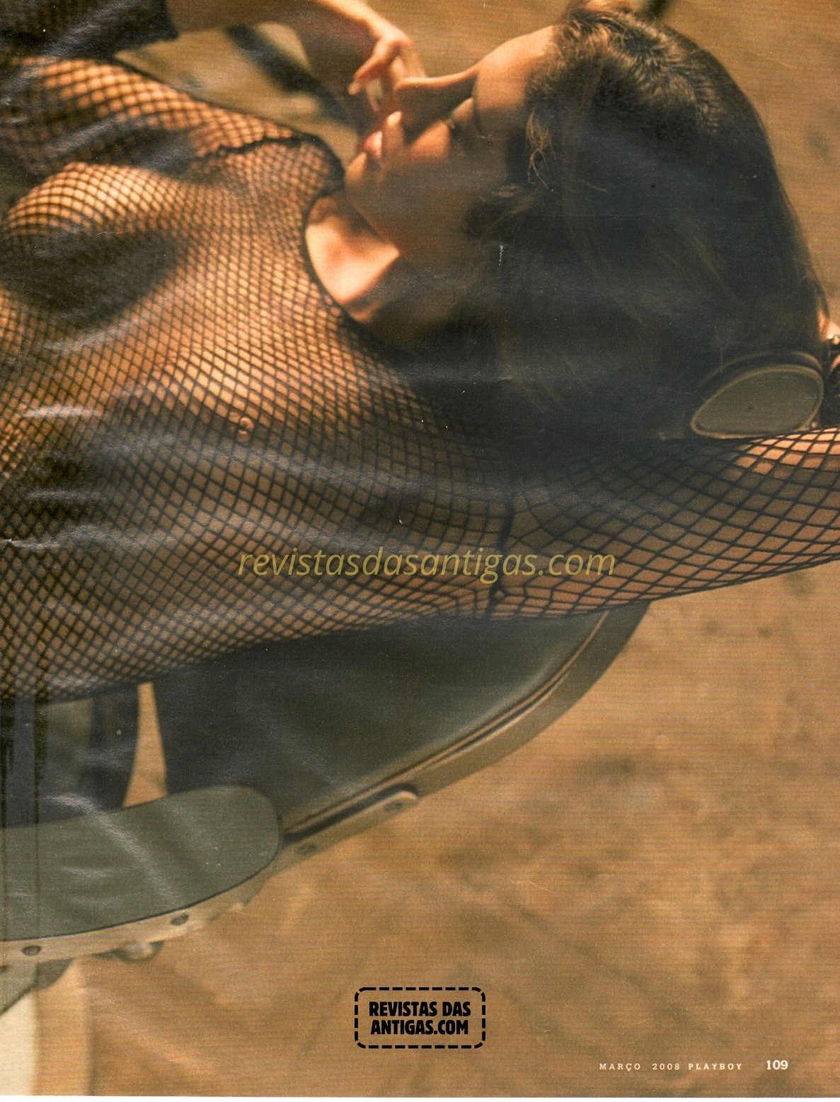 Jaque Khury em Fotos Nuas escaneadas da Playboy, sem censura.