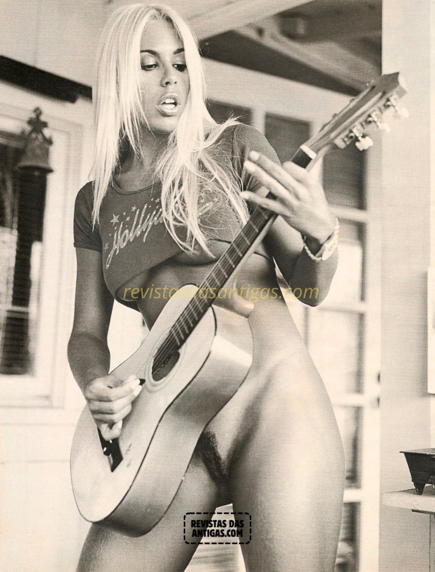 Feiticeira em Fotos Nuas restauradas da Playboy, sem censura