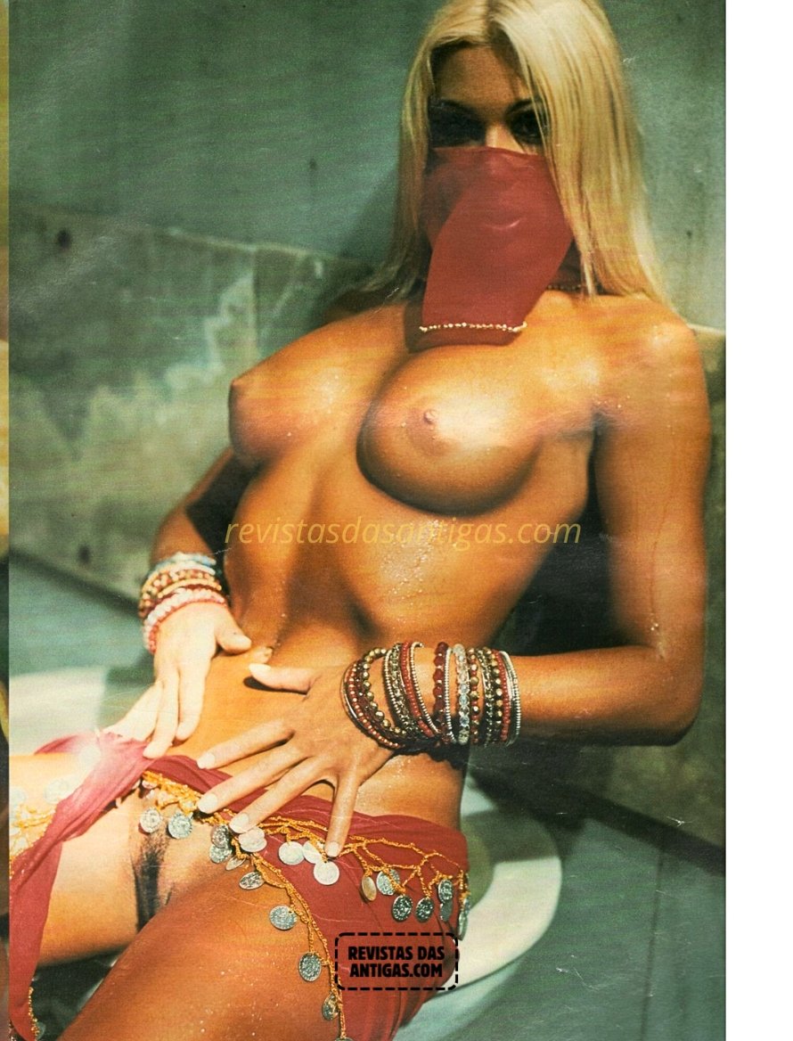 Feiticeira em Fotos Nuas escaneadas da Playboy
