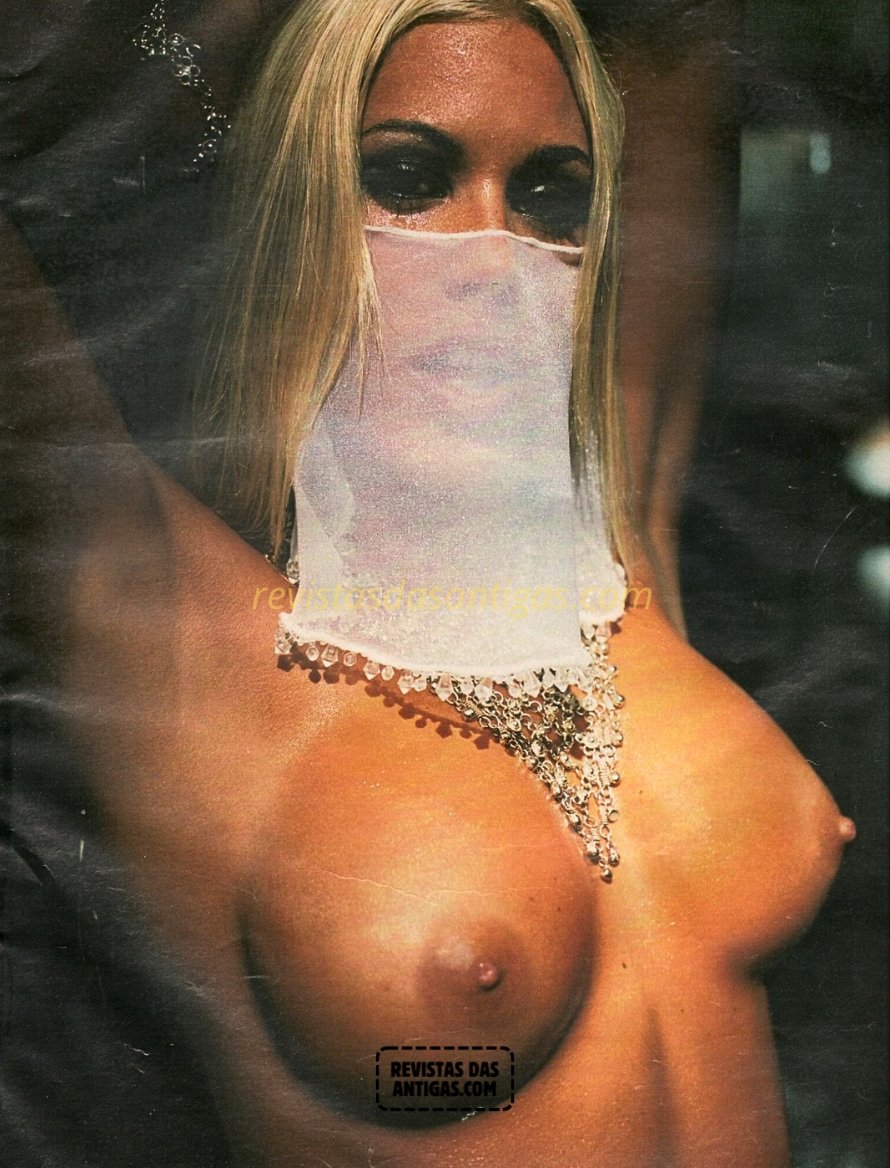 Feiticeira em Fotos Nuas escaneadas da Playboy