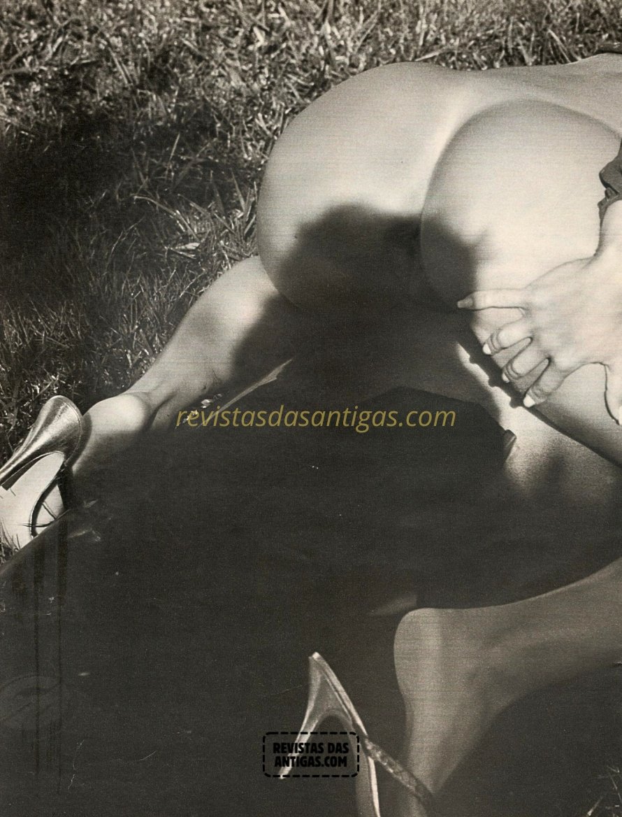 Feiticeira Pelada - Scans Completos - Playboy 2000 (14)